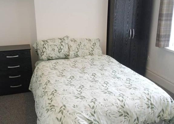 Burnley Casa | Double bed (R1) close to Burnley city centre