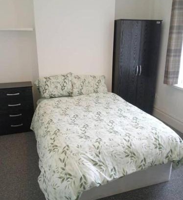 Burnley Casa | Double bed (R1) close to Burnley city centre