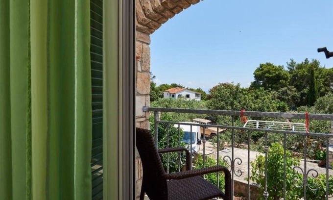 Veliki Drvenik Casa | Double Bedroom with Balcony