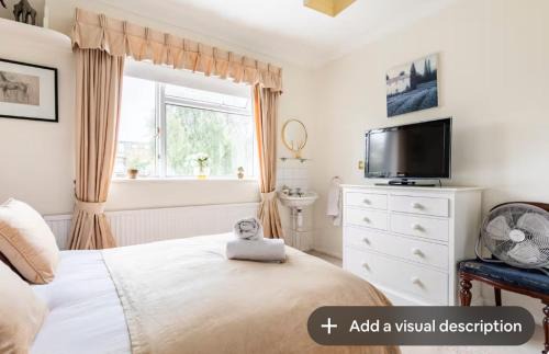 Hammersmith and Fulham Casa | Double bedroom in homely, 5 bedroom family house by the river in Fulham