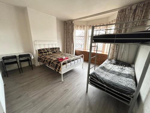 Pinkwell Casa | Double Bedroom Near Heathrow Airport & London