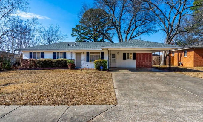 Jacksonville Casa | Double Diamond Rentals- Remodeled spacious 4bd-AFB
