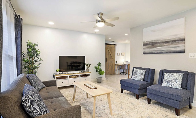 Hunt Club Casa | Double Diamond Rentals - Main House- Serene Sunset Oasis