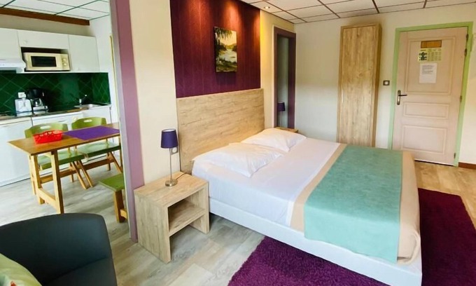 Girmont-Val-d'Ajol Apartamento | Habitacion Doble-Económico-Baño con ducha-Vista al campo