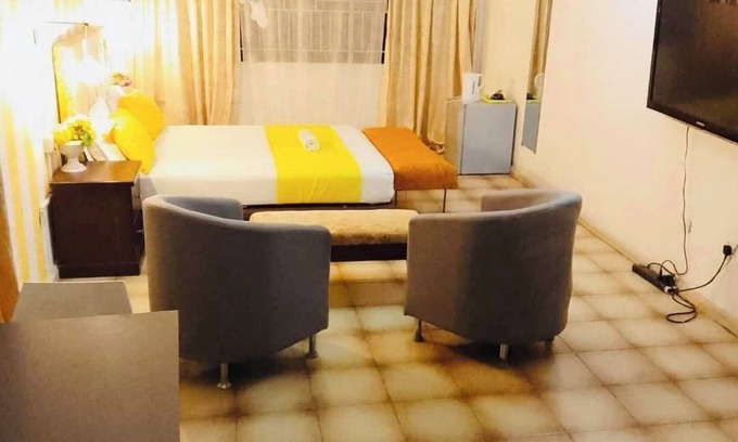 Freetown Cama Y Desayuno | Double ensuite rooms, Excellence water system, Solar, generator, FREE WIFI, B&B