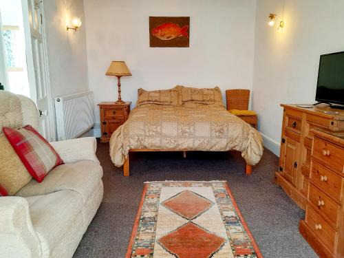 Wickwar Apartamento | Double Ensuite with Bath, Sofa, Desk, Wardrobe