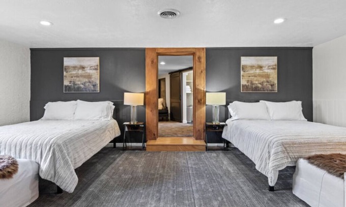 Rapid City Cama Y Desayuno | Double Queen Suite 5 - Black Forest Inn Bed and Breakfast