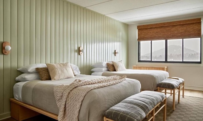 Lake Placid Hotel | Double Queen Suite at Bluebird l Perfect for Group Getaways