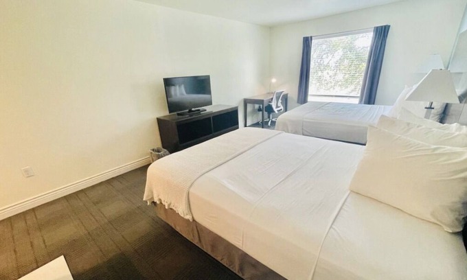 Cuero Casa | Double Queen With Kitchenette at FairBridge Inn & Suites Cuero, Free Parking!