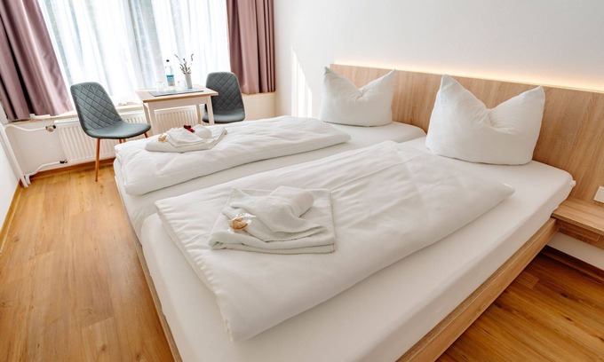 Heilbad Heiligenstadt Apartamento | Double room with bathroom / Iberg view - Sonnenschein Hotel & Apartments