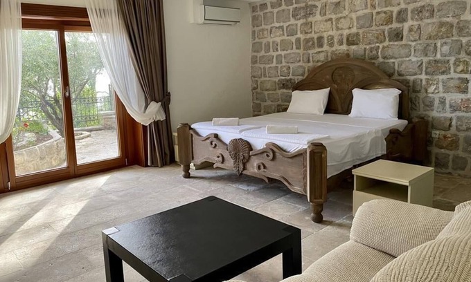 Rezevici Apartamento | Double room #1 w/shared pool @Pietra Mare Apts