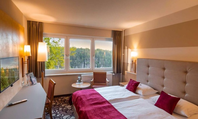 Bastei Casa | Habitación doble, baño, aseo, vistas a la roca - Berghotel Bastei