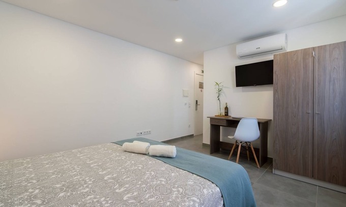 Arvore Casa | Host Wise Arvore - Double Room | Beachfront and Pool