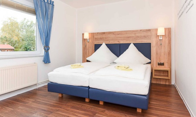 Altharlingersiel Casa | Double room C - Huus an't Deep in Altharlingersiel