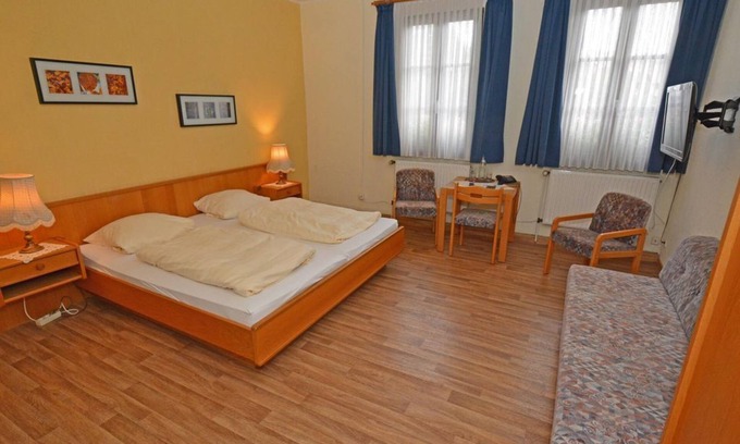 Waldbockelheim Casa | Double room C / Economy, shower/WC, 1 bedroom - Weinhaus Hehner-Kiltz