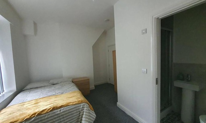 Burnley Casa | Double Room En-suiteC Burnley City Centre