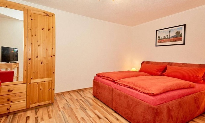 Kueser Plateau Cama Y Desayuno | Habitación doble ducha / WC / TV - Gästehaus Esslinger