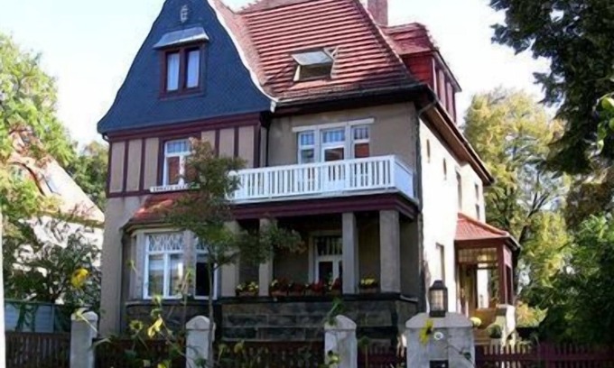 Radeberger Vorstadt Apartamento | Double room in a villa in Loschwitz