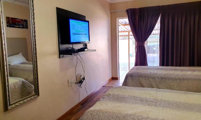 Mahikeng Casa | Double Room in Guesthouse, one of the select guesthouses in Mahikeng