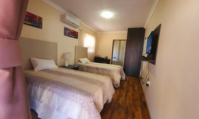 Mahikeng Casa | Double Room in one of the select guesthouses in Mahikeng