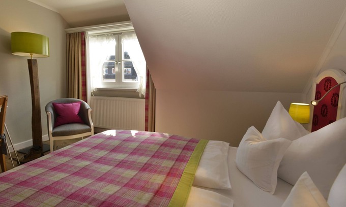 Erpfingen Apartamento | Double room Kobel, 18 sqm, bathroom with shower