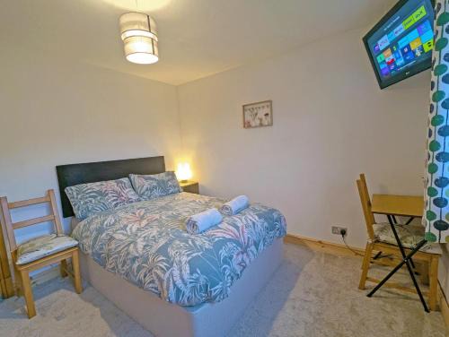 Bromley Cross Casa | Double Room l Large TV l Great Transport Links