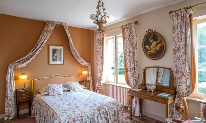 Suevres Cama Y Desayuno | Habitacion Doble-Baño Privado-Vista al Jardín-Sévigné