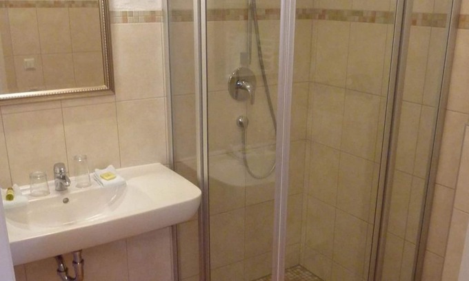 Burg-Kauper Apartamento | Double room, shower/toilet, breakfast - To the snake king