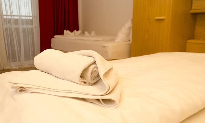 Podersdorf am See Casa | Double room with shower, WC - Hotel Gästehaus Herlinde