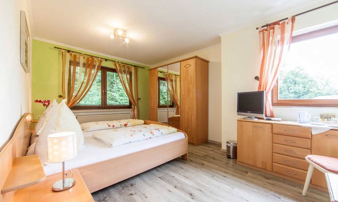 Schonbach Apartamento | Double room with balcony on the south side - Landgasthaus Zum Kreuzberg