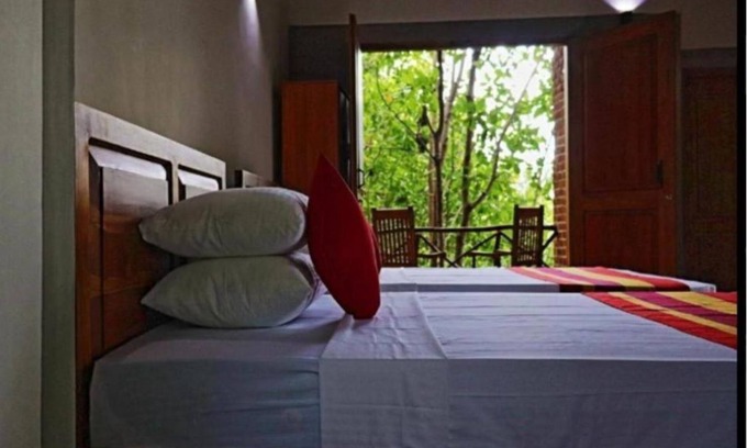 Mallawapitiya Villa | Double Room with Balcony - THE HIDEOUT KURUNEGALA