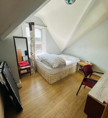 Poole Apartamento | Double Room with share