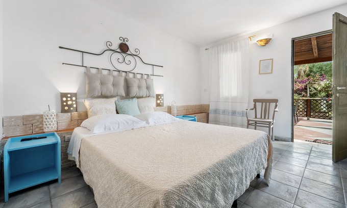 Gonnesa Apartamento | Habitación doble con piscina y cocina compartidas, Wi-Fi y aire acondicionado.