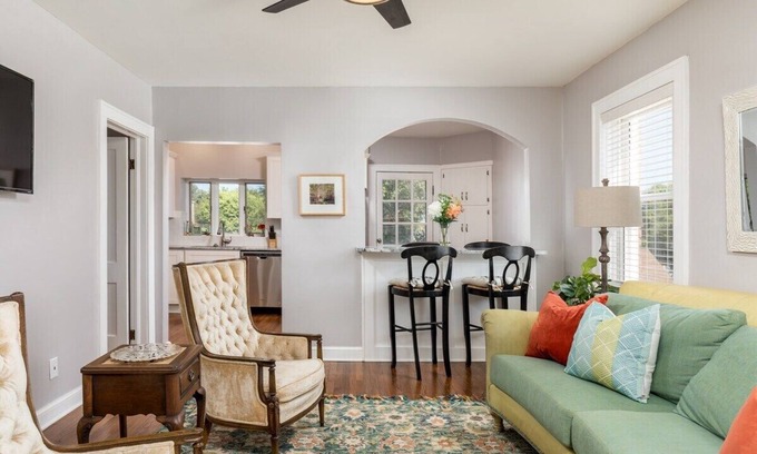 Riverview Casa | Double the Space|2Kitchens|2Livingspaces|Sleeps12