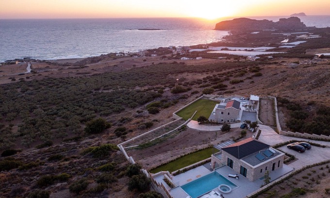Falassarna Villa | Complejo de dos villas, lujo, piscina climatizada, jacuzzi, vista al mar.