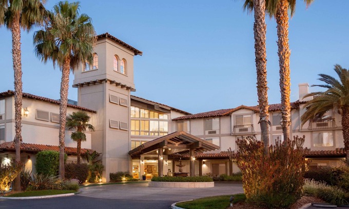 Campbell Hotel | Doubletree by Hilton Campbell - Pruneyard Plaza