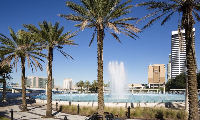 Downtown Jacksonville Hotel | DoubleTree by Hilton Hotel Jacksonville Riverfront