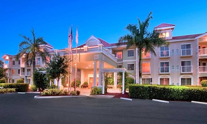 North Naples Hotel | DoubleTree Suites by Hilton Naples