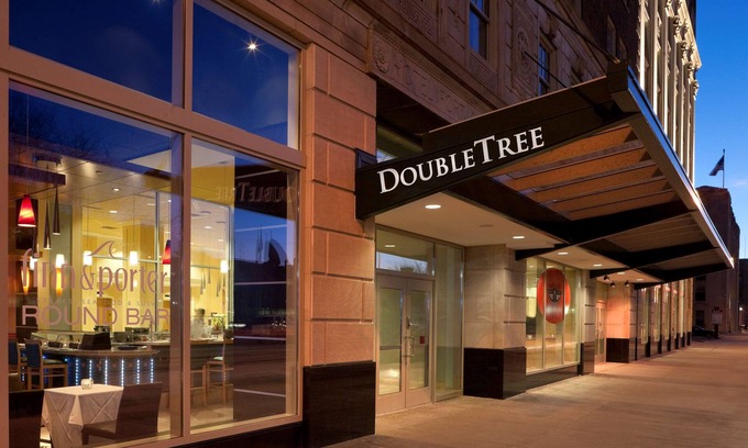 Downtown Detroit Hotel | DoubleTree Suites by Hilton Hotel Detroit Downtown - Fort Shelby