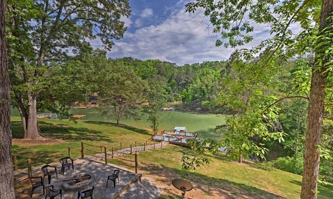 Dandridge Casa | Douglas Lake Cabin with Dock - 25 Mi to Pigeon Forge!