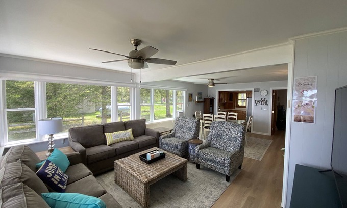 Levering Casa | Douglas Lake House:All-Sport Adventures Start Here – Boating, Swimming & More!