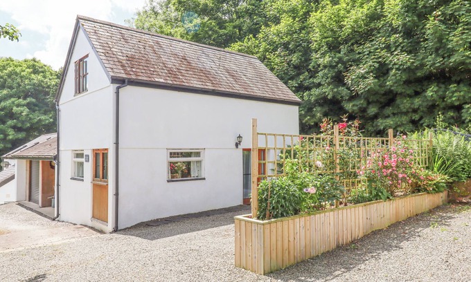 Ash Mill Cabaña | DOVE COTTAGE, pet friendly, character holiday cottage in South Molton