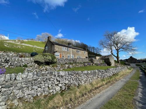 Crowdecote Casa | Dove Cottage - Stay at Gwens