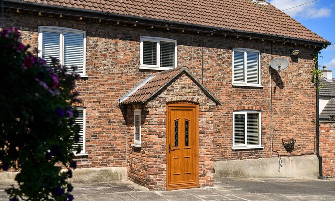 Goole Casa | DOVECOTE FARM HOUSE, family friendly, with open fire in Snaith