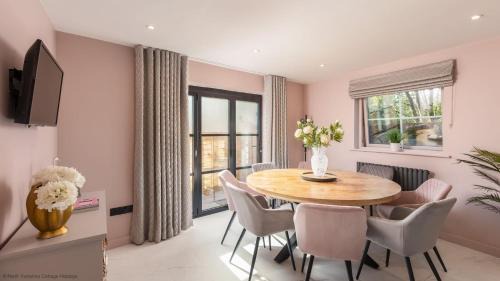 Easingwold Casa | Dovecote House - Luxury Town House - Dog Friendly