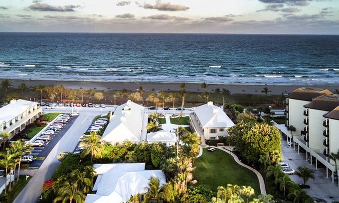 Jog Road Condominio | Dover House on the Atlantic Ocean Sun washed beaches are right at your doorstep.