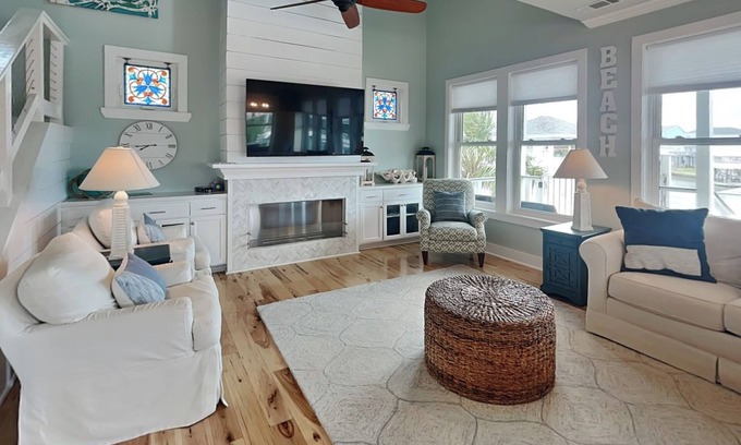 Isla Del Sol Casa | Down by the Bay | Canal Front + Community Pool