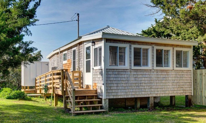 Ocracoke Casa | Down Point Hideaway: Boho chic 1 bedroom home just steps from Springer's Point -