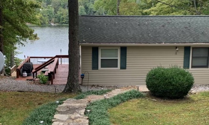 Ozark Casa | Down Time on Lake of Egypt! Fishing, boating, wineries, hiking, relaxing!