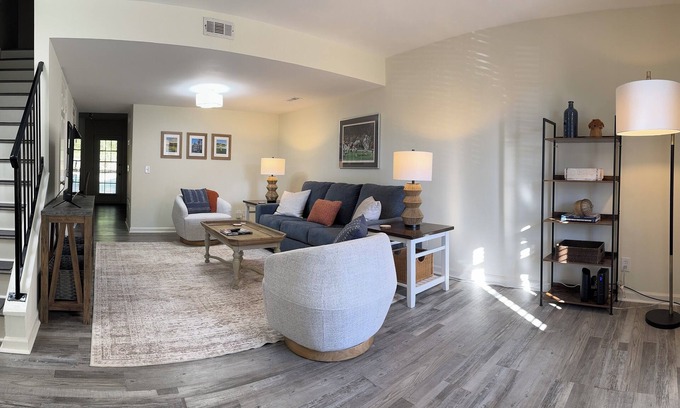 Auburn Condominio | Down to the Wire, Cozy 2-bedroom condo with WiFi and AC in welcoming Auburn
